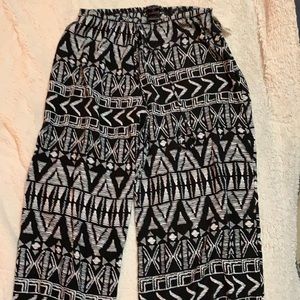 Patterned black and white flowy pants